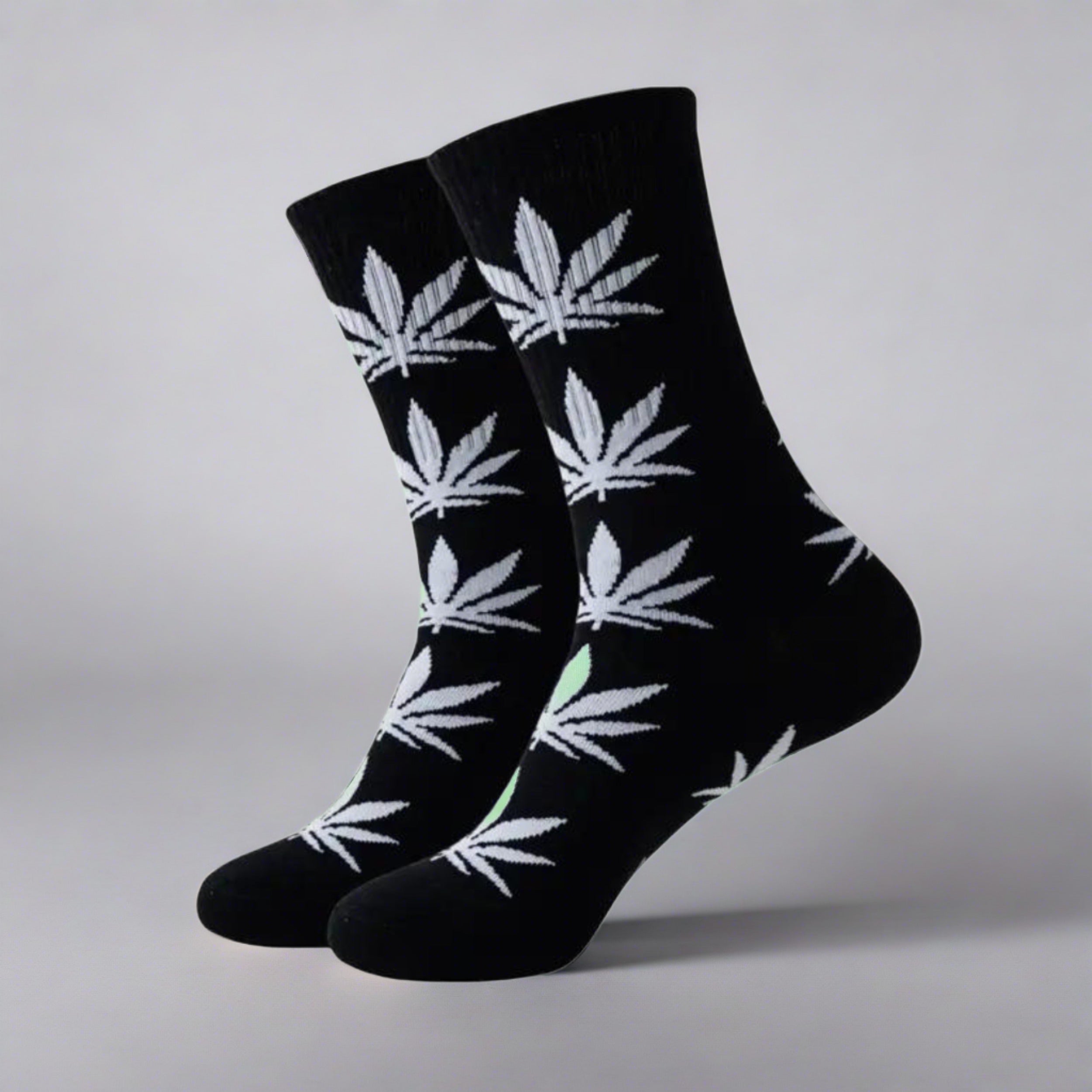 Black Marijuana Leaf Crew Socks – SKIZEES